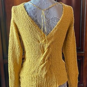 ⏳ Twist Back Sweater